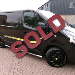 RENAULT TRAFIC FORMULA 1 EDITION SPORTS - 6 SEAT CREWVAN