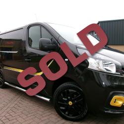 RENAULT TRAFIC FORMULA 1 EDITION SPORTS - 6 SEAT CREWVAN
